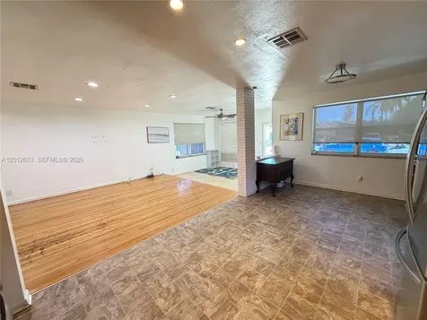 45 SE 14th Street Dania Beach FL 33004