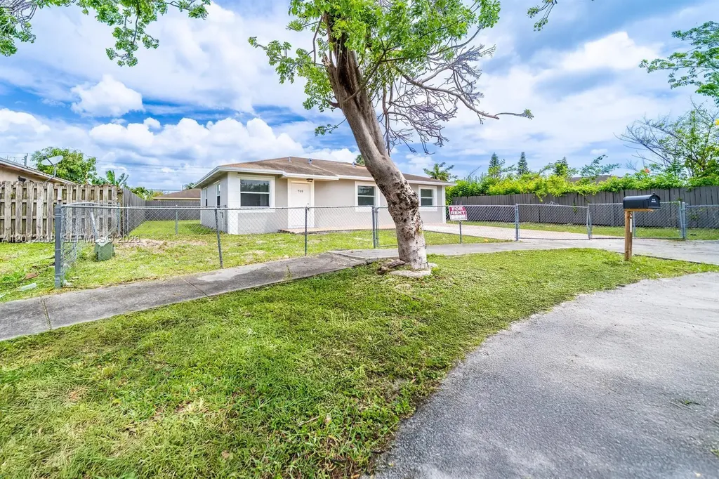 705 NW 13th Terrace Florida City FL 33034