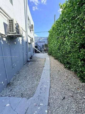 548 NW 30th Street Miami FL 33127