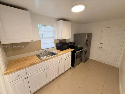 548 NW 30th Street Miami FL 33127