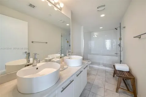 888 Biscayne Boulevard Miami FL 33132