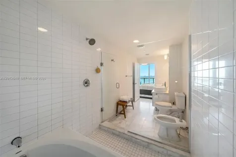 888 Biscayne Boulevard Miami FL 33132