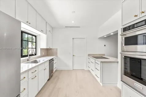 1426 Robbia Avenue Coral Gables FL 33146