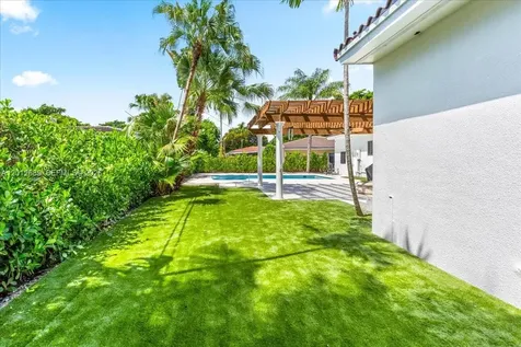 1426 Robbia Avenue Coral Gables FL 33146
