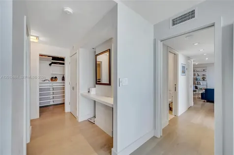 11 Island Avenue Miami Beach FL 33139