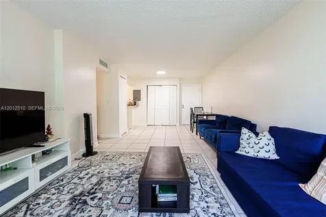 8870 Fontainebleau Boulevard Miami FL 33172
