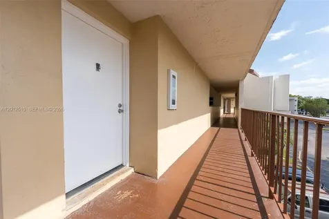 8870 Fontainebleau Boulevard Miami FL 33172