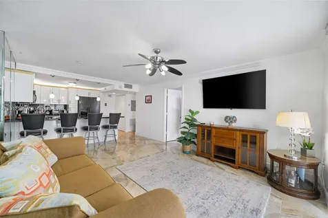 401 Ocean Drive Miami Beach FL 33139