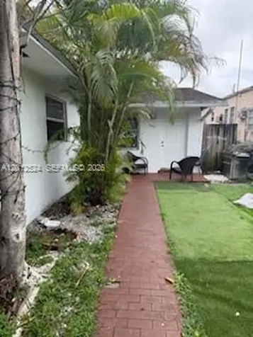 1074 NW 27th Street Miami FL 33127