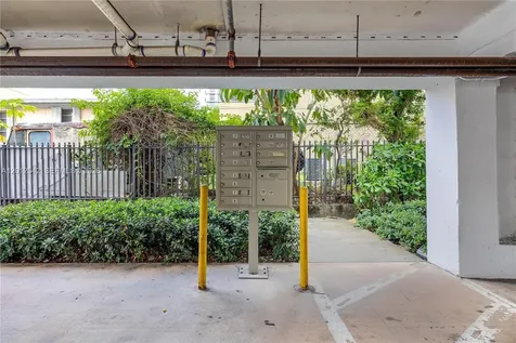 520 SW 5th Street Miami FL 33130