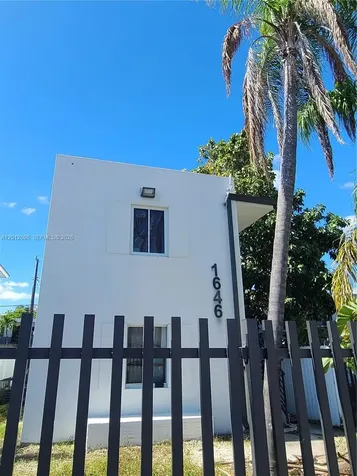 1646 NW 1st Place Miami FL 33136