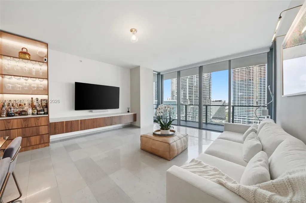 68 SE 6th Street Miami FL 33131