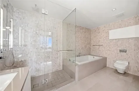 68 SE 6th Street Miami FL 33131