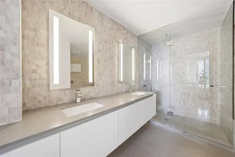 68 SE 6th Street Miami FL 33131