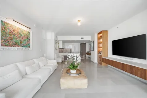 68 SE 6th Street Miami FL 33131