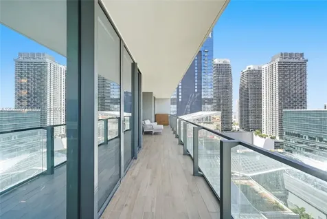 68 SE 6th Street Miami FL 33131