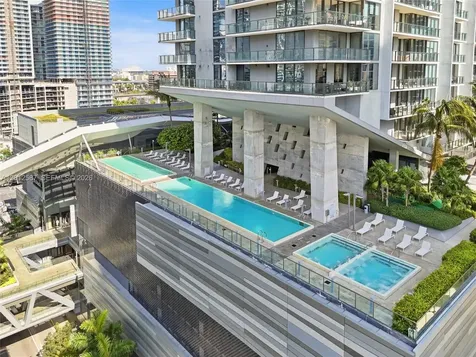 68 SE 6th Street Miami FL 33131