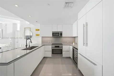 68 SE 6th Street Miami FL 33131