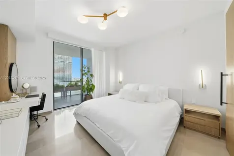 68 SE 6th Street Miami FL 33131