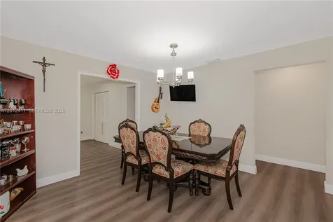 395 W 39th Place Hialeah FL 33012