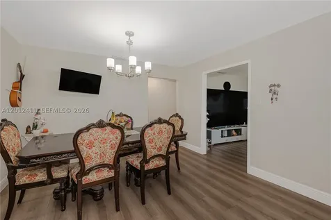 395 W 39th Place Hialeah FL 33012