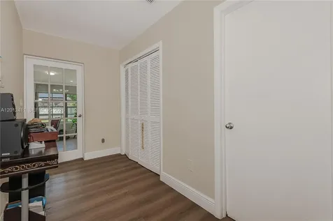 395 W 39th Place Hialeah FL 33012