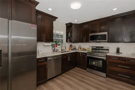 395 W 39th Place Hialeah FL 33012