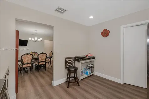 395 W 39th Place Hialeah FL 33012