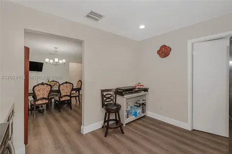 395 W 39th Place Hialeah FL 33012