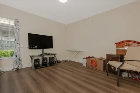 395 W 39th Place Hialeah FL 33012