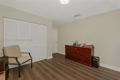 395 W 39th Place Hialeah FL 33012