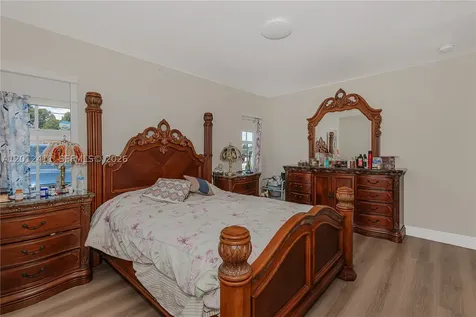 395 W 39th Place Hialeah FL 33012