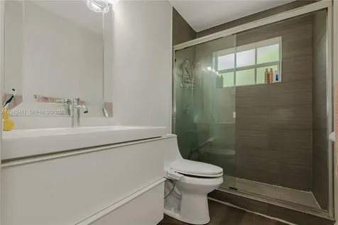 395 W 39th Place Hialeah FL 33012