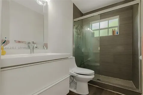 395 W 39th Place Hialeah FL 33012
