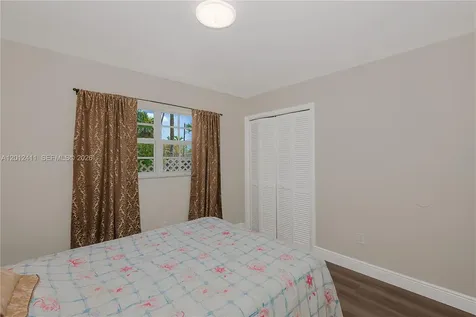 395 W 39th Place Hialeah FL 33012