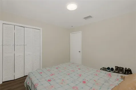 395 W 39th Place Hialeah FL 33012