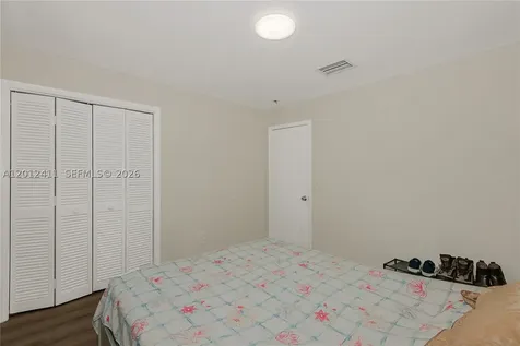 395 W 39th Place Hialeah FL 33012