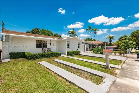 395 W 39th Place Hialeah FL 33012