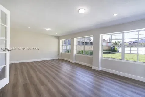 395 W 39th Place Hialeah FL 33012
