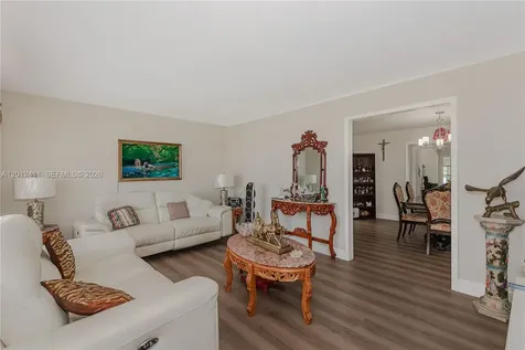 395 W 39th Place Hialeah FL 33012