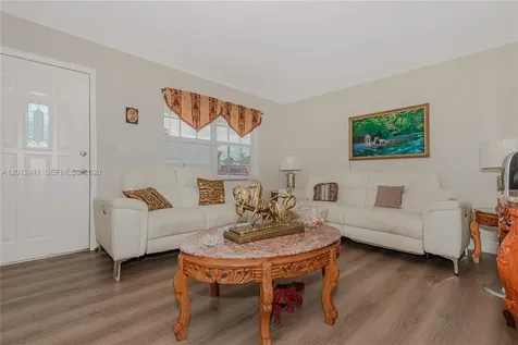 395 W 39th Place Hialeah FL 33012