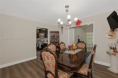 395 W 39th Place Hialeah FL 33012