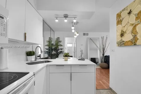 1620 West Avenue Miami Beach FL 33139