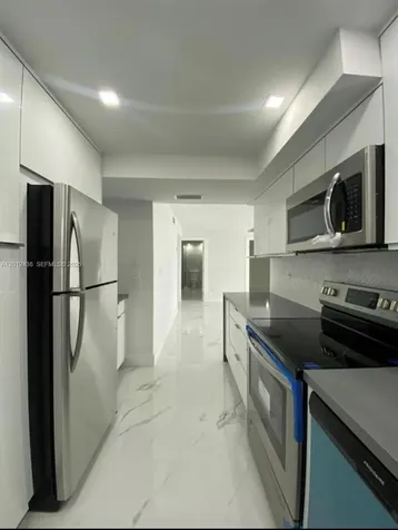 6039 Collins Avenue Miami Beach FL 33140