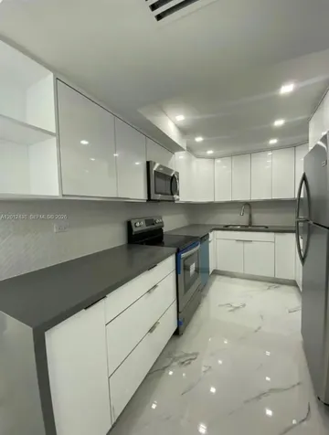 6039 Collins Avenue Miami Beach FL 33140