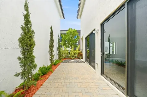 4356 NW 80th Avenue Doral FL 33166