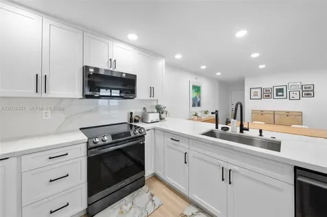 1621 Collins Avenue Miami Beach FL 33139