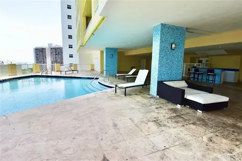 170 SE 14th Street Miami FL 33131