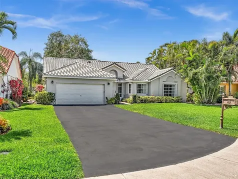 629 Spinnaker Weston FL 33326