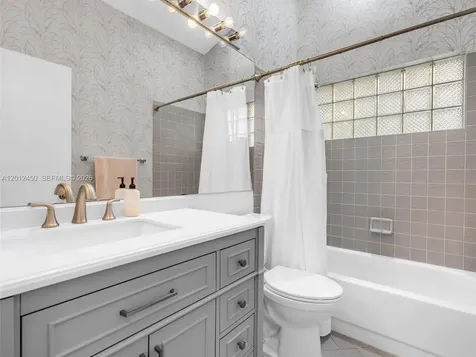 629 Spinnaker Weston FL 33326